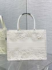 Dior book tote white flowers medium bag  - 3