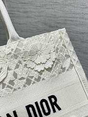 Dior book tote white flowers medium bag  - 5