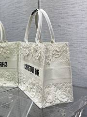 Dior book tote white flowers medium bag  - 6