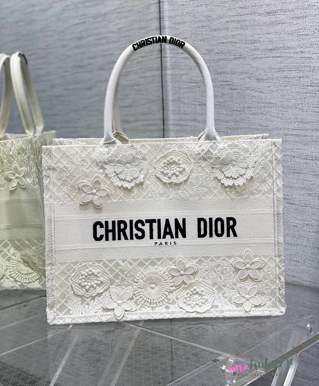 Dior book tote white flowers medium bag  - 1