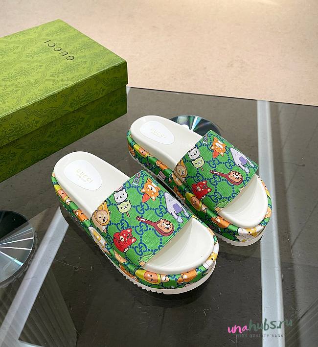 Gucci GG Canvas Slide Green Sandals - 1