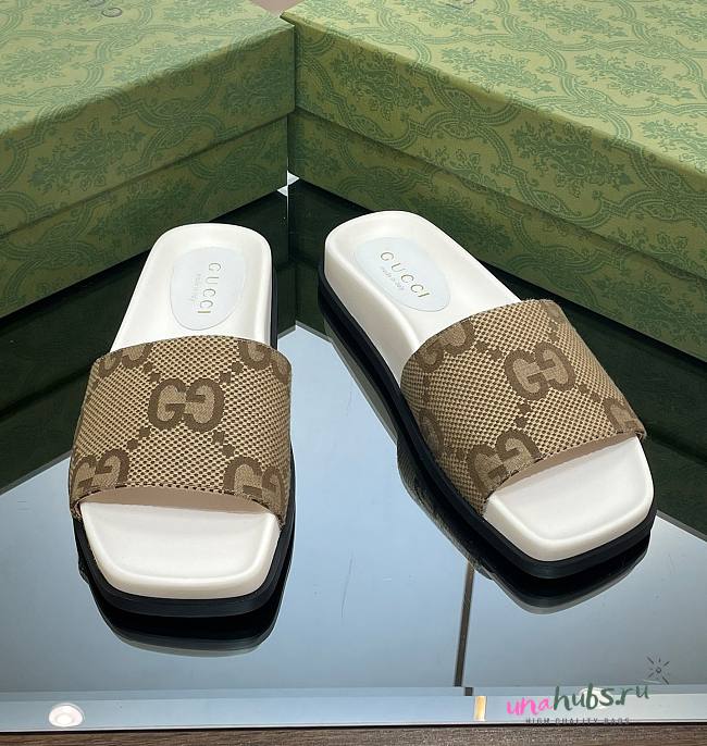 Gucci giant GG brown slippers - 1