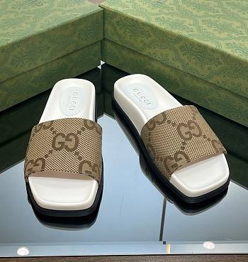 Gucci giant GG brown slippers