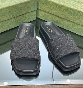 Gucci GG monogram black slippers 02