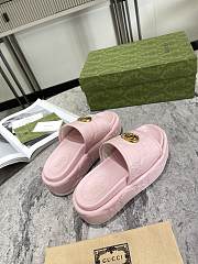 Gucci pink leather slippers - 2