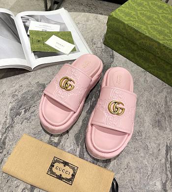 Gucci pink leather slippers
