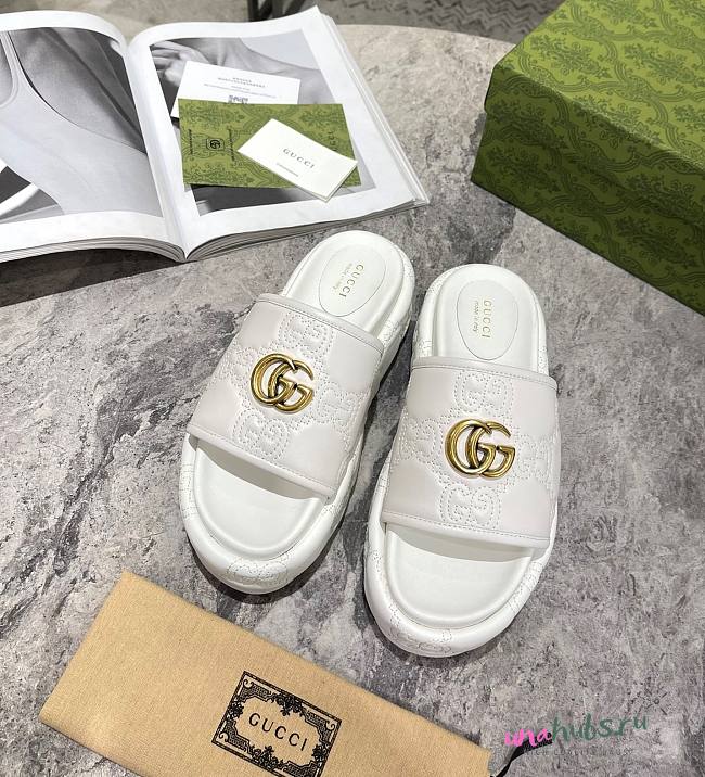 Gucci white leather slippers - 1