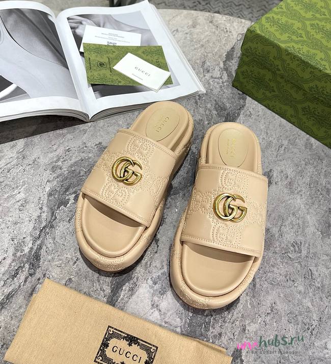 Gucci beige leather slippers  - 1