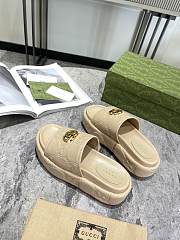 Gucci beige leather slippers  - 2