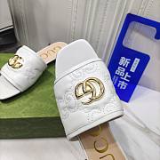 Gucci white GG leather slippers - 2