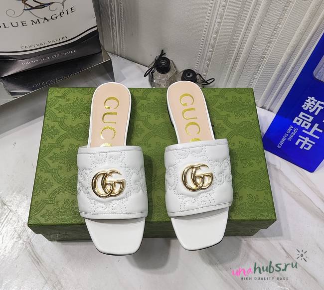 Gucci white GG leather slippers - 1