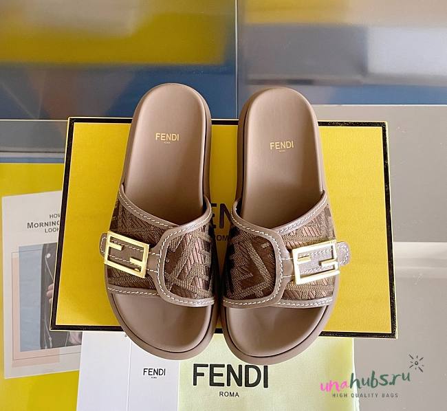 Fendi leather light brown sandal slides - 1