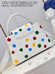  Louis Vuitton x YK Capucines MM M21637 White Leather Bag - 6