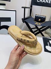 Chanel beige charm puffer slippers - 5