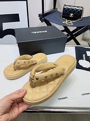 Chanel beige charm puffer slippers - 4