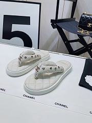 Chanel white charm puffer slippers - 4