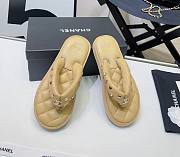 Chanel beige charm puffer slippers - 2