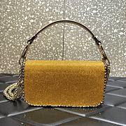 Valentino Garavani small Locò embroidered shoulder bag - 3