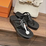 Hermes black leather pinch toe slippers - 1