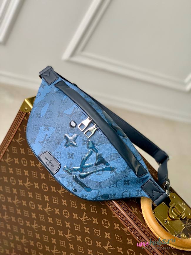 Louis Vuitton Discovery M22576 Bumbag  - 1