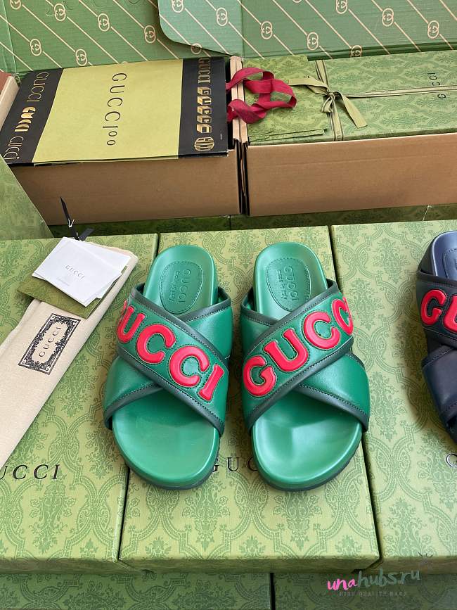 Gucci bold logo green leather sandals - 1