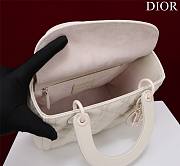 Dior Lady medium matte white lambskin 24cm bag - 3