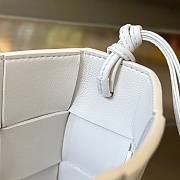 Bottega Veneta Cassette Pouch On Strap White Leather Bag - 2