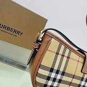 Burberry Bolso Hobo Sling Beige Bag - 3