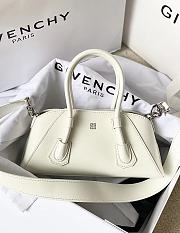 Givenchy Antigona stretch mini white leather bag  - 5