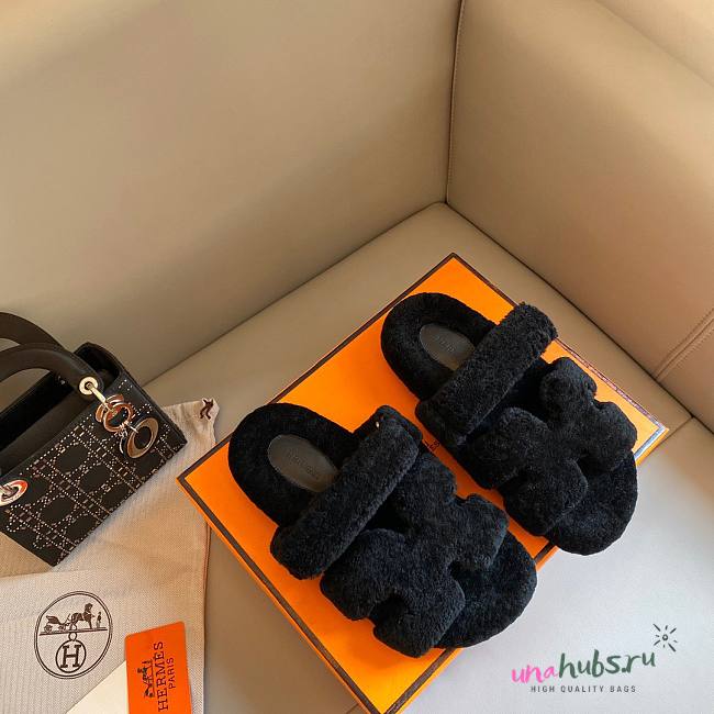 Hermes Chypre teddy black sandal - 1