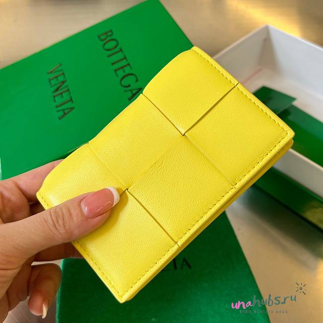 Bottega Veneta yellow intrecciato card holder  - 1