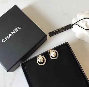 Chanel round pearl earings 