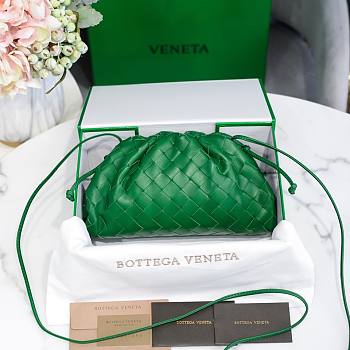 Bottega Veneta Pouch Mini Green Leather Clutch