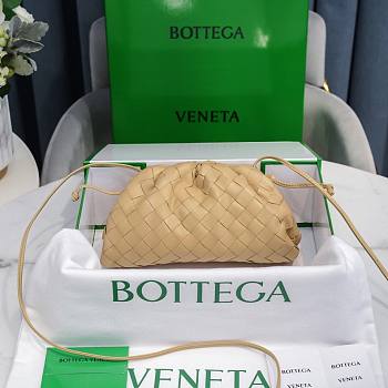 Bottega Veneta Pouch Mini Beige Leather Clutch