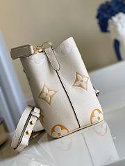 Louis Vuitton Neonoe MM Monogram Cream Bag - 2