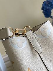 Louis Vuitton Neonoe MM Monogram Cream Bag - 6