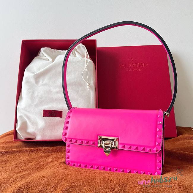 Valentino rockstud23 smooth pink shoulder bag  - 1