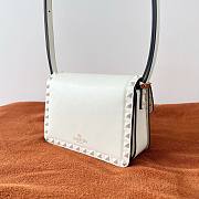 Valentino small rockstud23 smooth white shoulder bag - 4