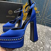 Versace Aevitas Pointy stud blue leather platform pumps - 2