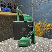 Versace Aevitas Pointy stud green leather platform pumps - 4