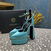 Versace Aevitas Pointy stud light blue leather platform pumps - 4