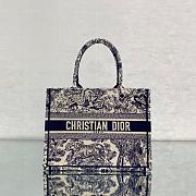 Dior book tote tiger blue embroidery medium bag - 4