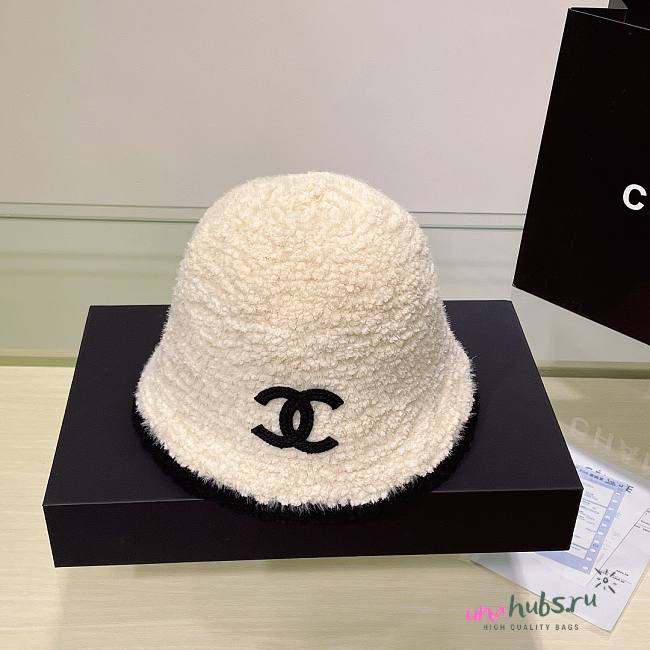 Chanel white knitted bucket hat - 1