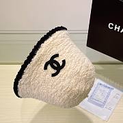 Chanel white knitted bucket hat - 5