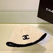 Chanel white knitted bucket hat - 2