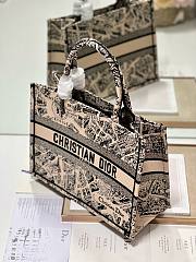 Dior medium book tote beige plan de Paris embroidery bag  - 3