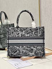 Dior medium book tote gray plan de Paris embroidery bag - 4