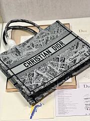 Dior medium book tote gray plan de Paris embroidery bag - 3