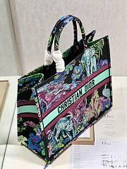 Dior large book tote blue multicolor embroidery bag - 4