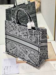 Dior large book tote gray plan de Paris embroidery bag - 4